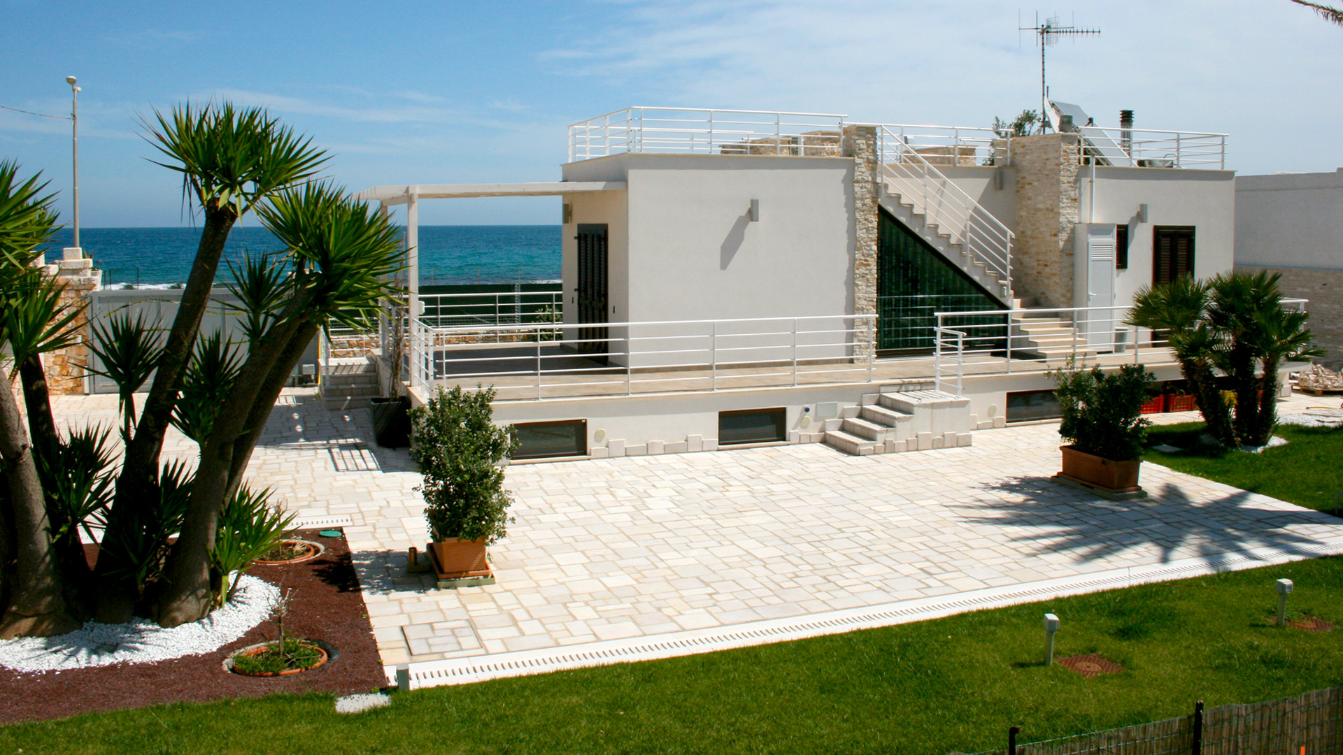 architettura officina mani