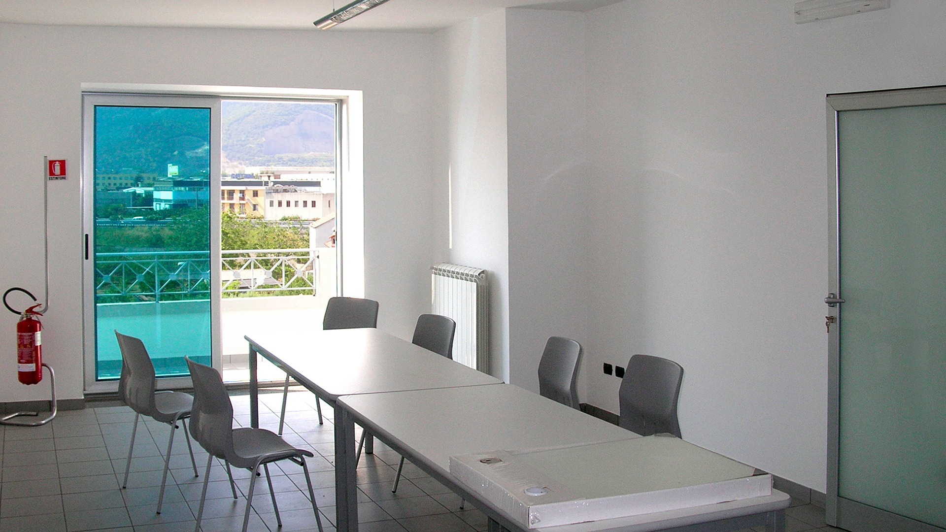 Concessionaria auto officina mani