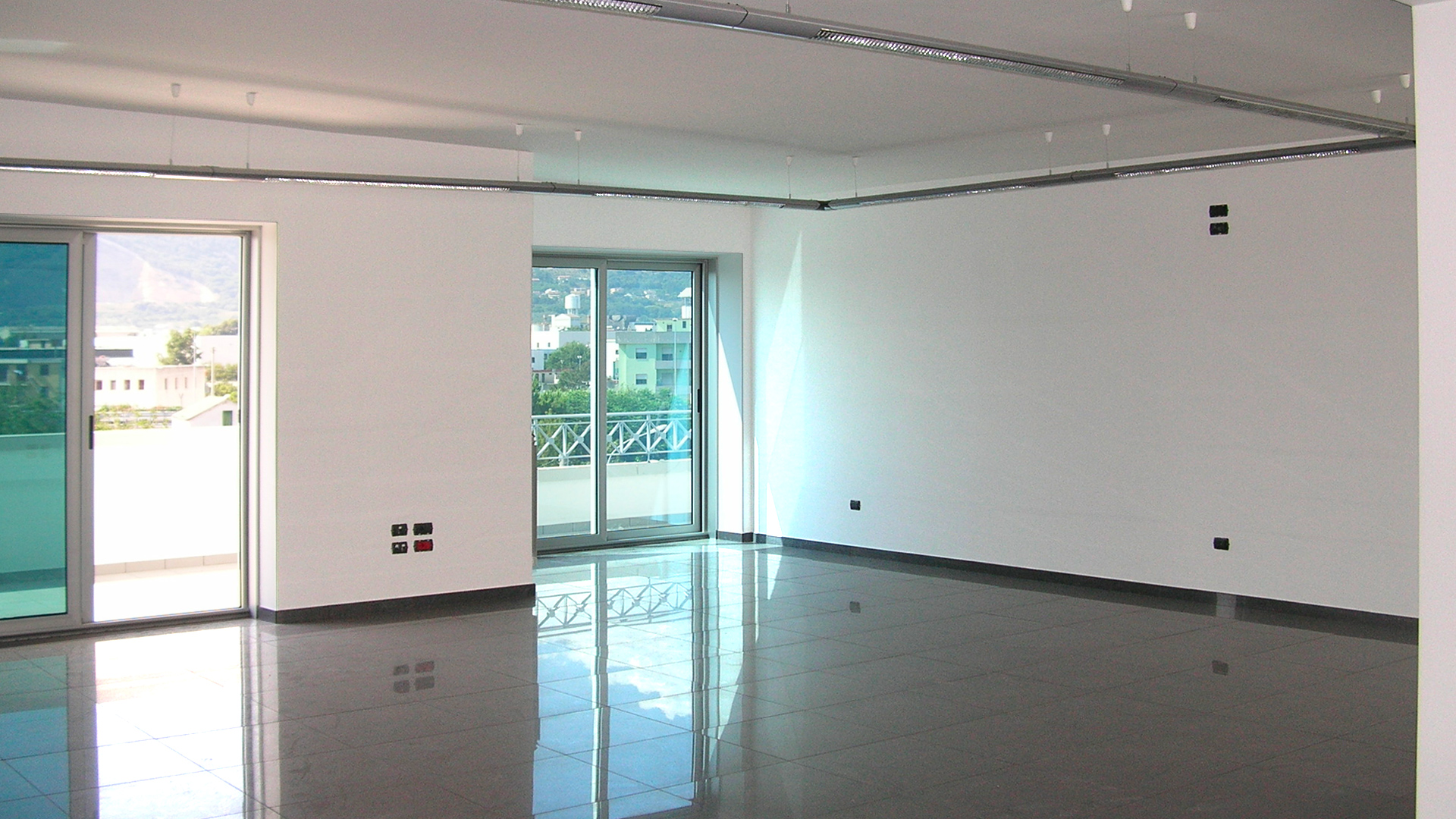 Concessionaria auto officina mani