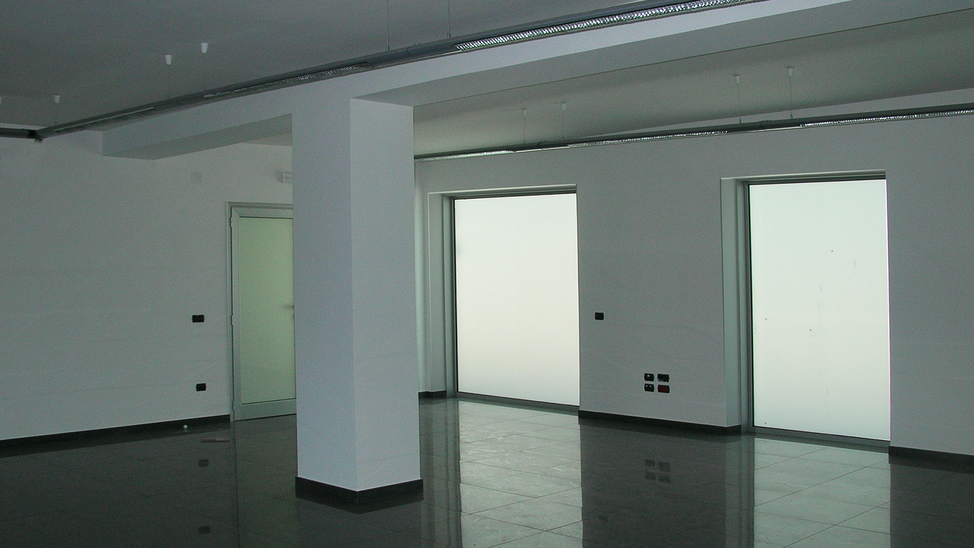 Concessionaria auto officina mani