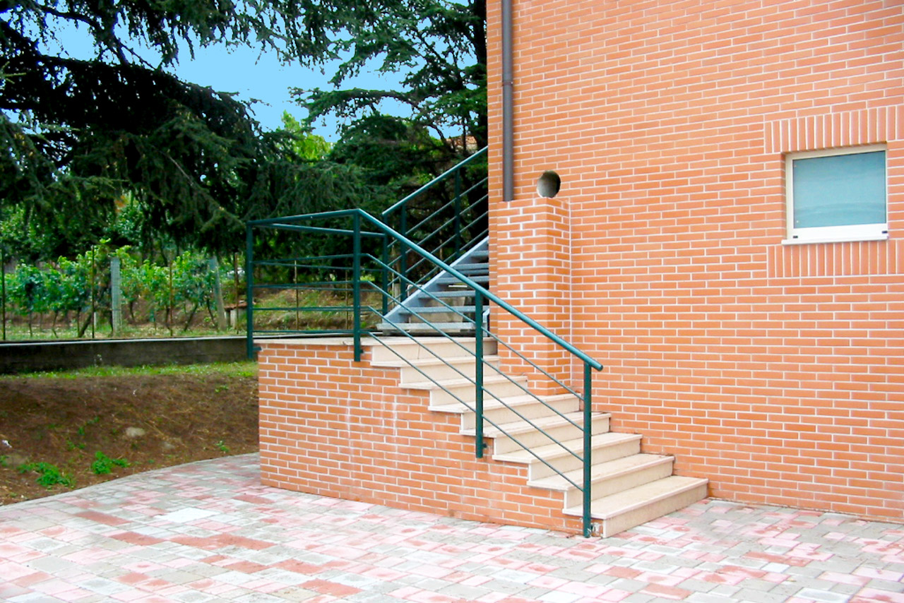 Polo Infanzia Antessano Maria Montessori officina mani