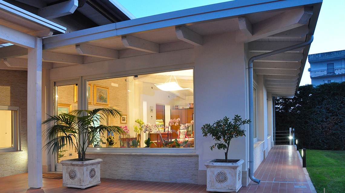 ristrutturazione officina mani